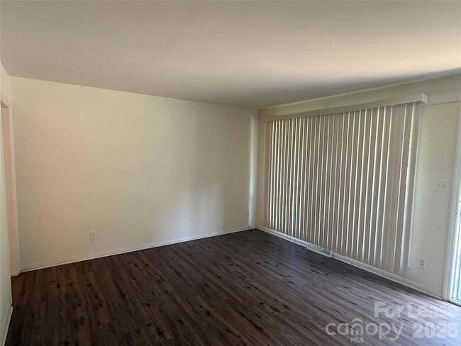 Building Photo - 544 Blendwood Dr