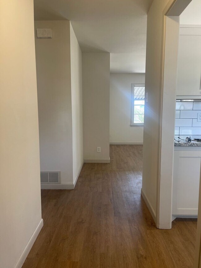 Foto del edificio - Pre-leasing for Fall! Adorable Remodeled House in Prime Location!