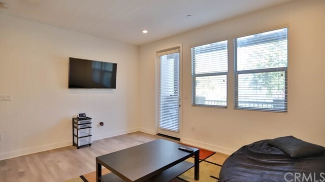 Foto del edificio - 1080 S Harbor Blvd