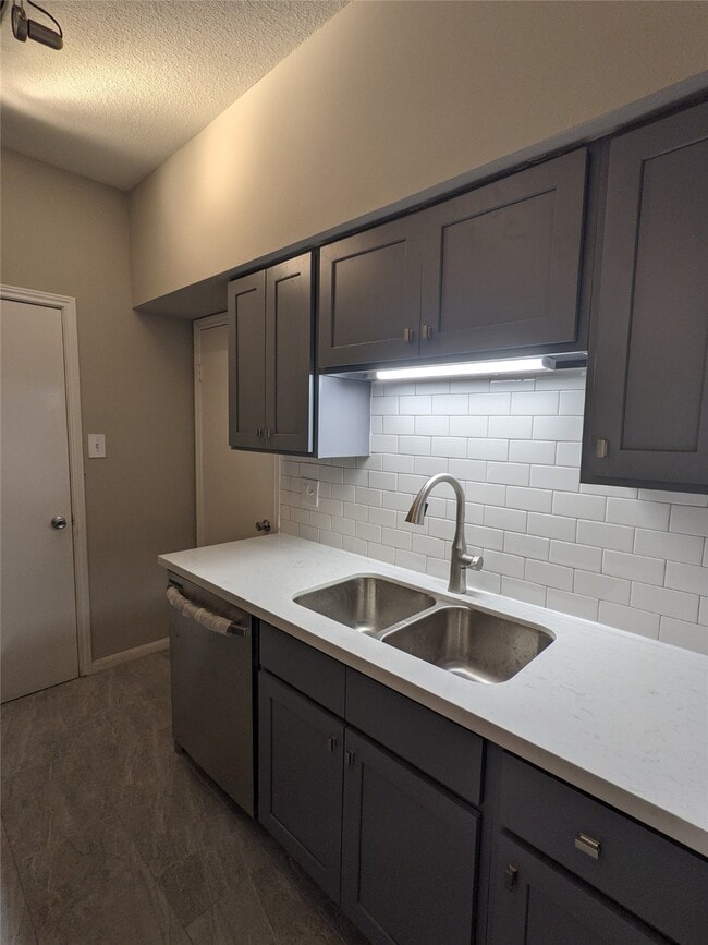 Foto del edificio - 2475 Underwood St