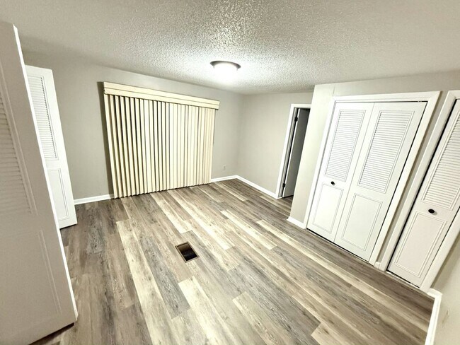 Building Photo - 6407 SE 108th St