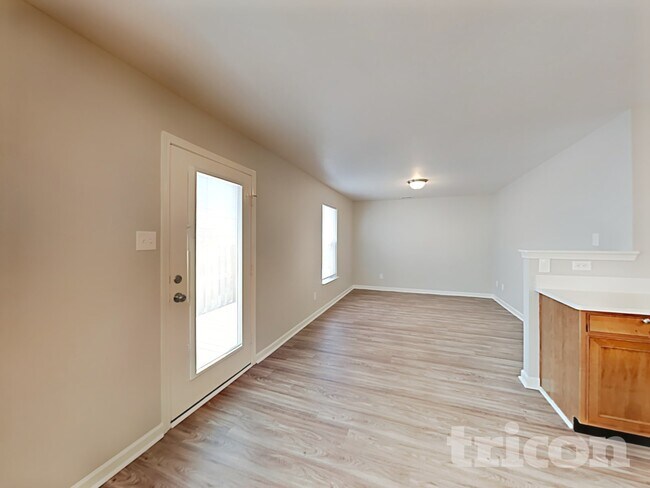 Building Photo - 830 Sinclair Dr