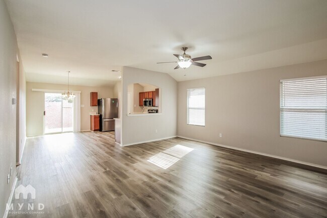 Foto del edificio - 4613 Redbud Dr