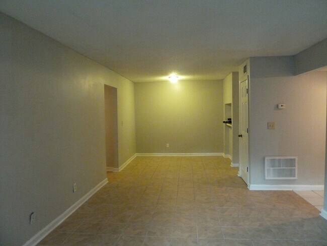 Foto del edificio - 1955 Indian Trail Lilburn Rd NW