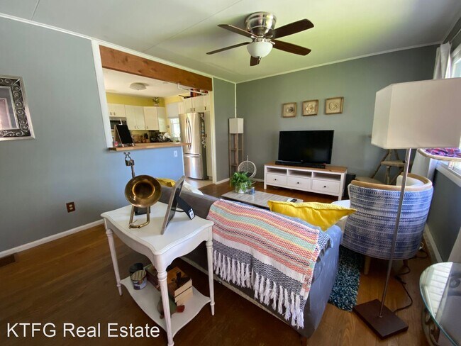 Foto del edificio - 3 br, 1 bath House - 1310 N. Allen St