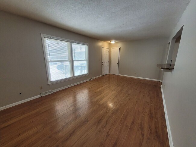 Foto del edificio - Four Bedroom Single-Family Home