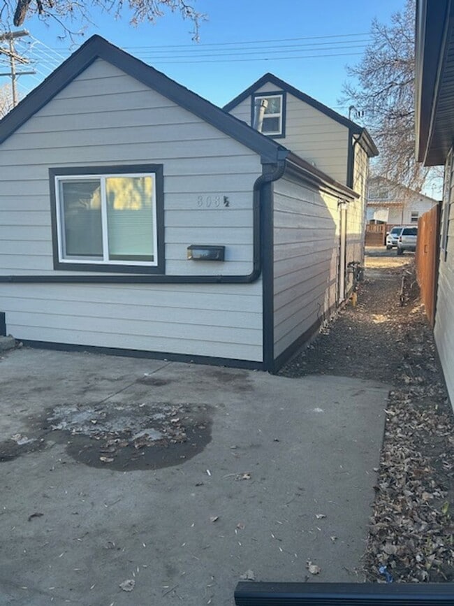 Building Photo - 808 Howard Ave