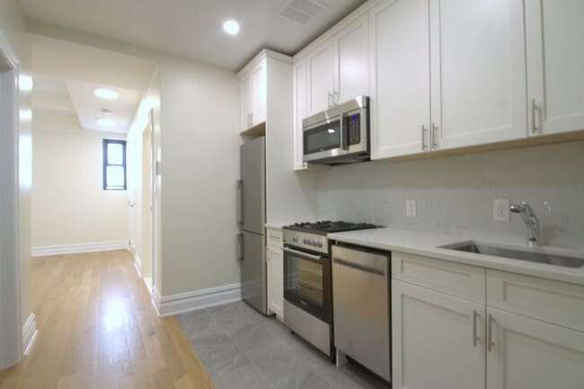 Building Photo - 168 2nd Ave