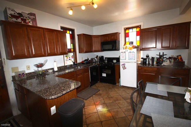 Building Photo - 6 br, 3 bath  - 514 E Ann St # 2 #2