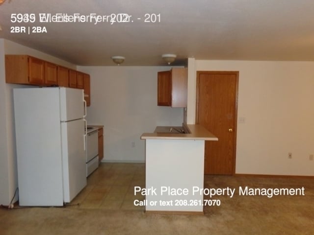 Building Photo - 5935 W Ellens Ferry Dr