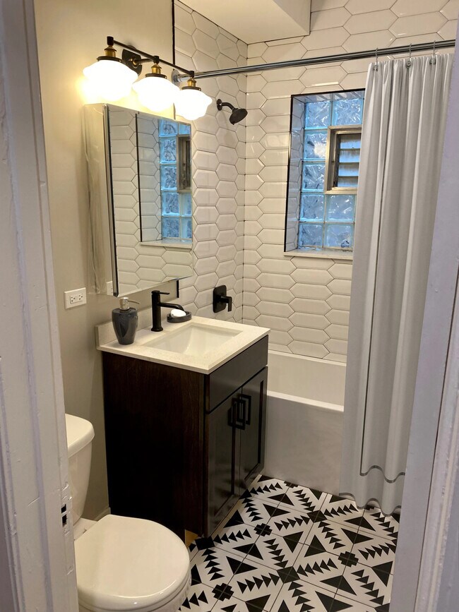 Foto del edificio - 2226 N Kenmore Ave