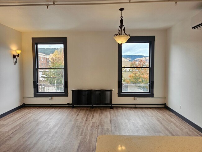 Building Photo - Genevieve Suites