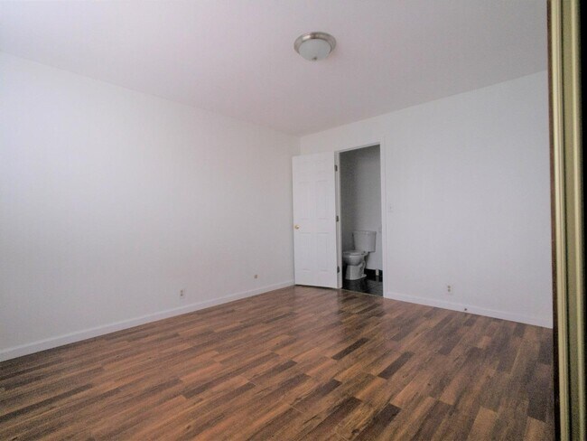 Foto del edificio - 1215 Skyline Dr
