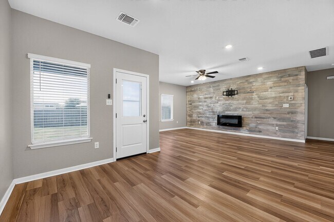 Foto del edificio - 2130 Silver Maple
