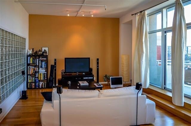 Foto del edificio - 689 Marin Blvd