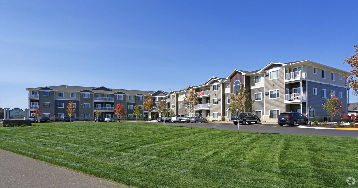 Primary Photo - Victory Court Apartments - II