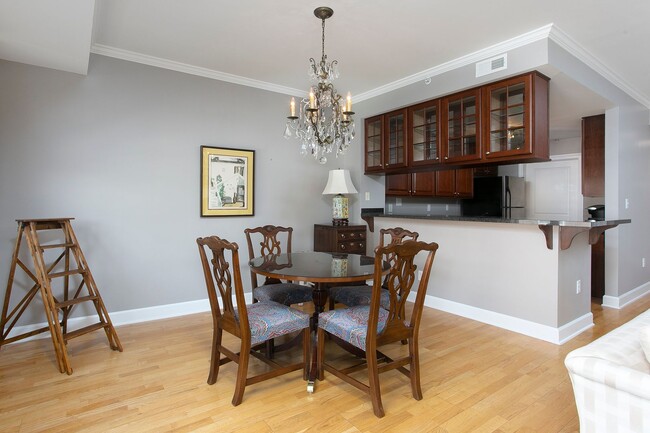 Foto del edificio - 1 Bedroom w/Den Condo In Meadowmont Villag...