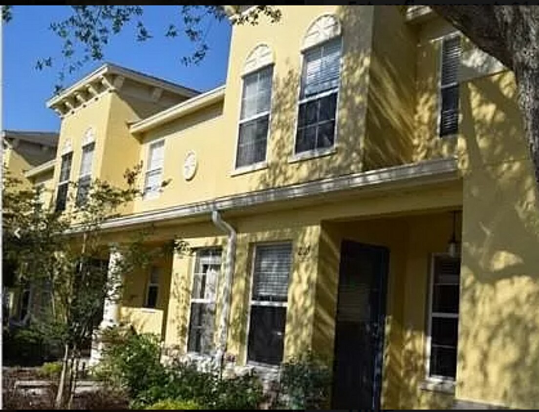 Beautiful 2br/2.5ba + OFFICE/DEN two story... Townhome Rentals in