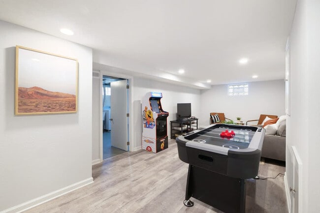 Foto del edificio - 3544 Tuttle Ave