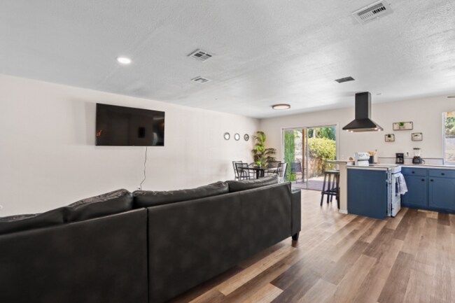 Building Photo - 10407 Ashwood Dr