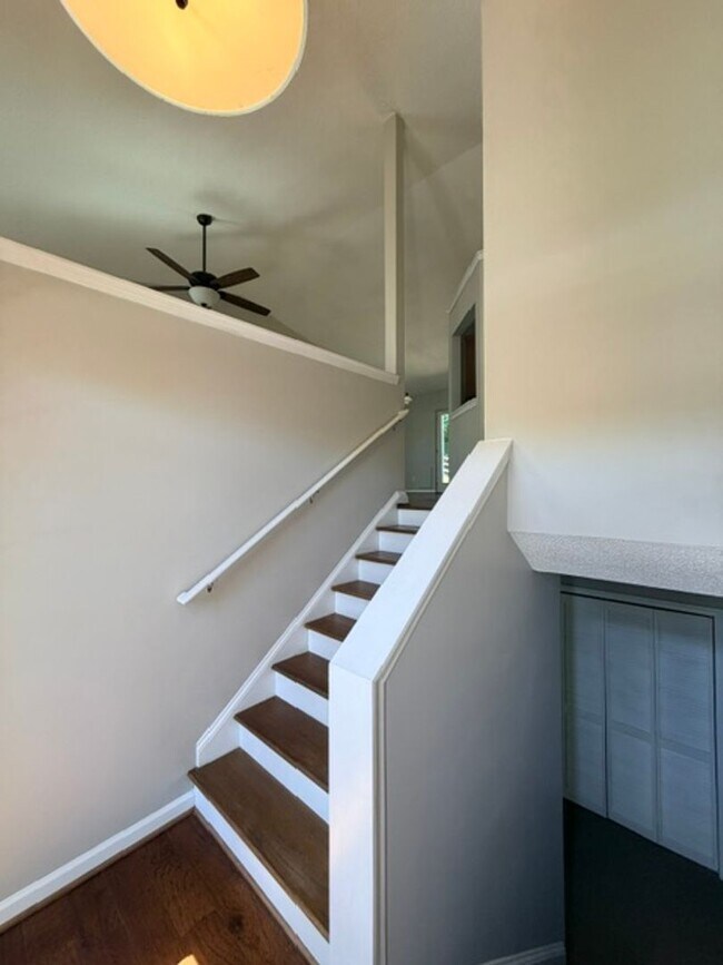 Building Photo - 2627 Lone Oak Trail