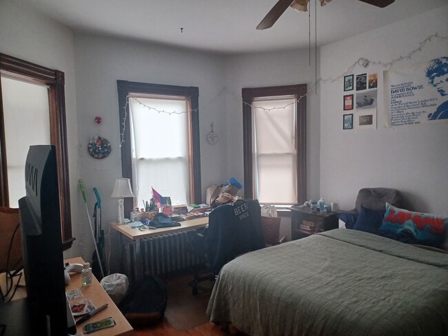Building Photo - 8 Buttonwood St