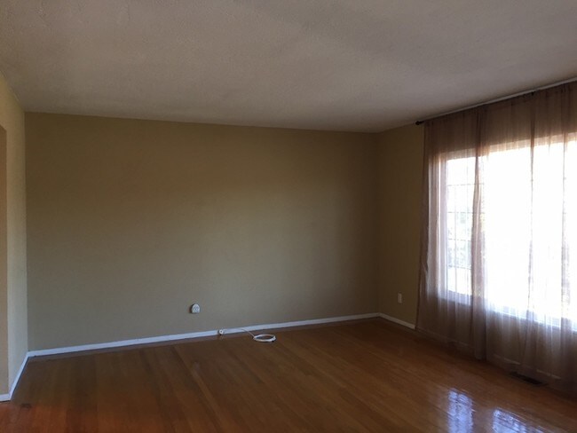 Building Photo - 3707 Sundale Rd