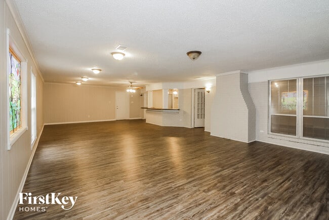Building Photo - 2823 Executive Dr