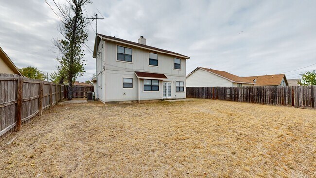 Building Photo - 2211 Hilltop Loop