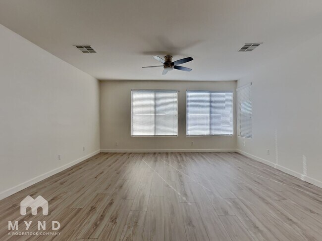 Foto del edificio - 14535 W Port Royale Ln