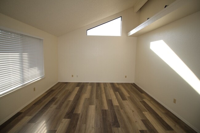 Foto del edificio - Updated NW Fresno home New Appliances