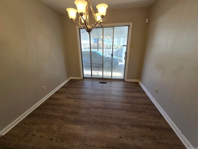 Building Photo - 6408 Blue Bird Dr