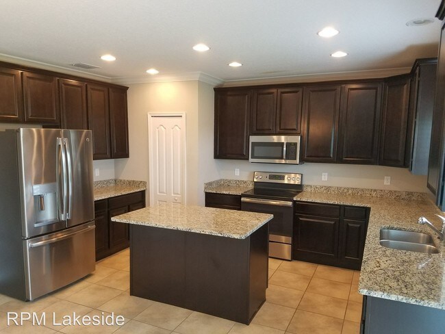 Foto del edificio - 5 br, 4 bath House - 2114 Forest Lake Ave