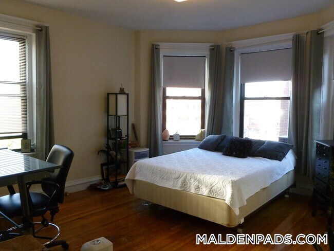 Building Photo - 17-19-19 Washington St S