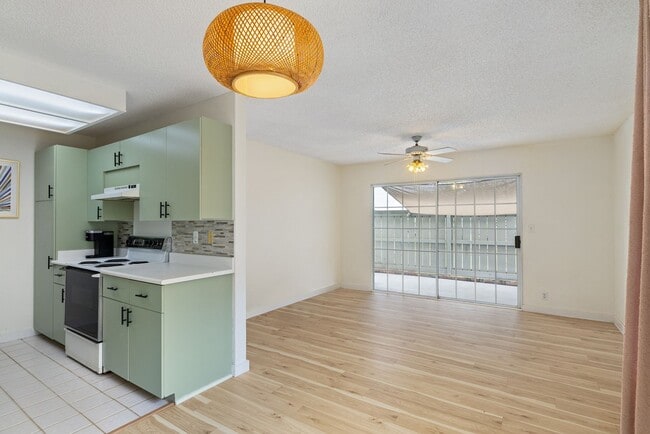 Foto del edificio - Pet Friendly - 2 bed /1 bath covered parki...