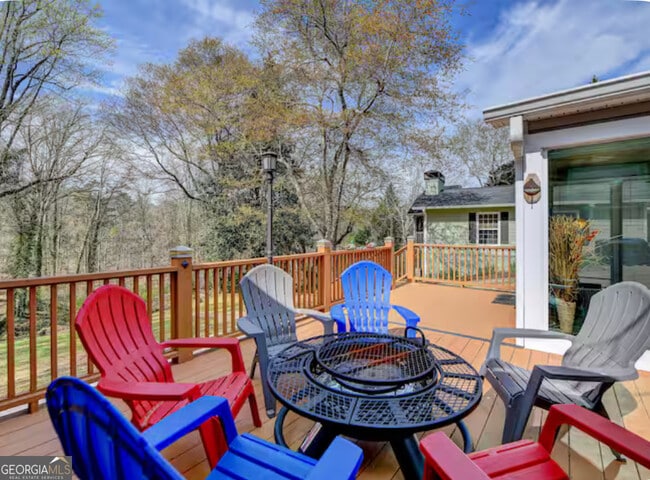 Foto del edificio - 2817 Evergreen Pl