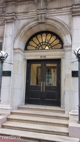 Building Photo - 700 Locust St