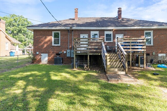 Foto del edificio - 717 Holloway Ave