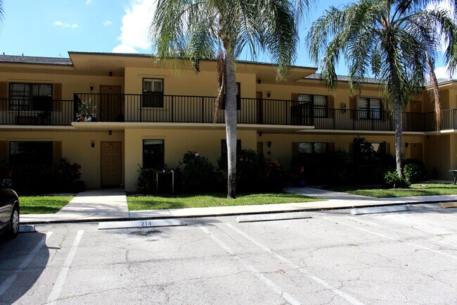 Building Photo - 2900 SW 22nd Cir