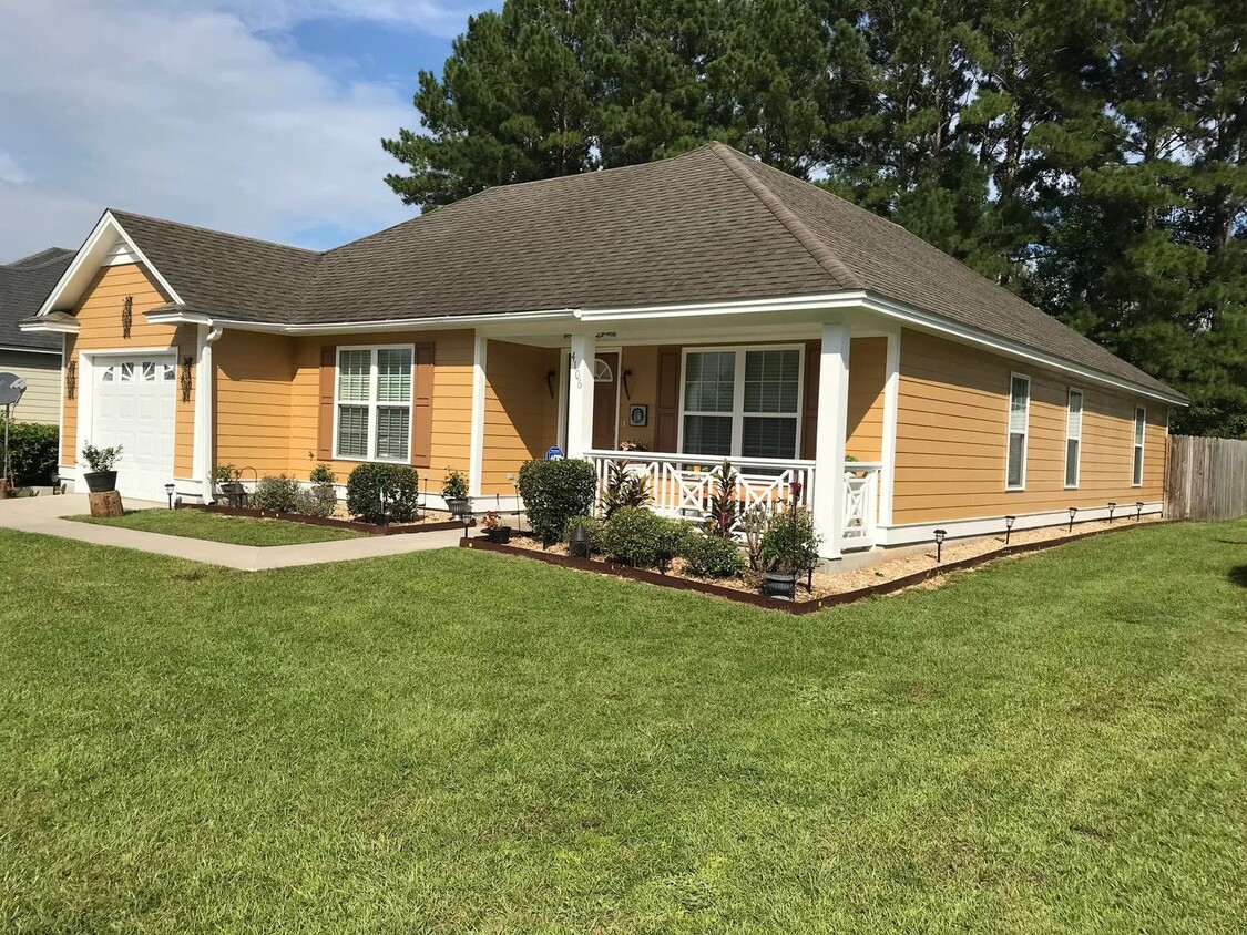 Foto principal - Stunning 3BD/2BA Home in Valdosta's Desira...