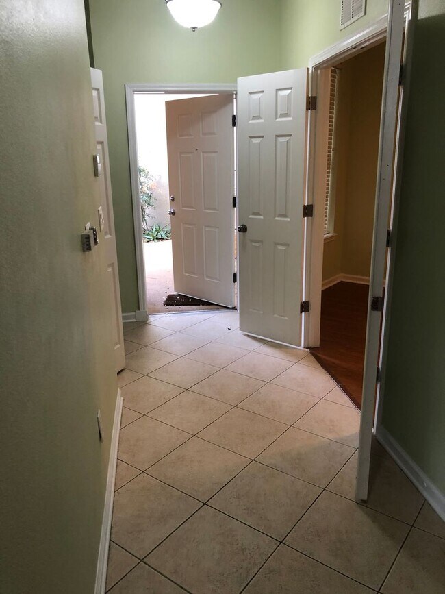 Foto del edificio - 2/2 Available in Twin Leaf!