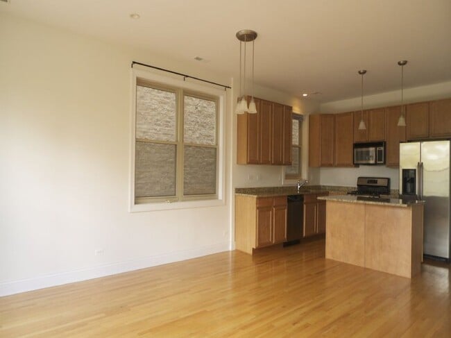 Building Photo - 2119 W Washington Blvd