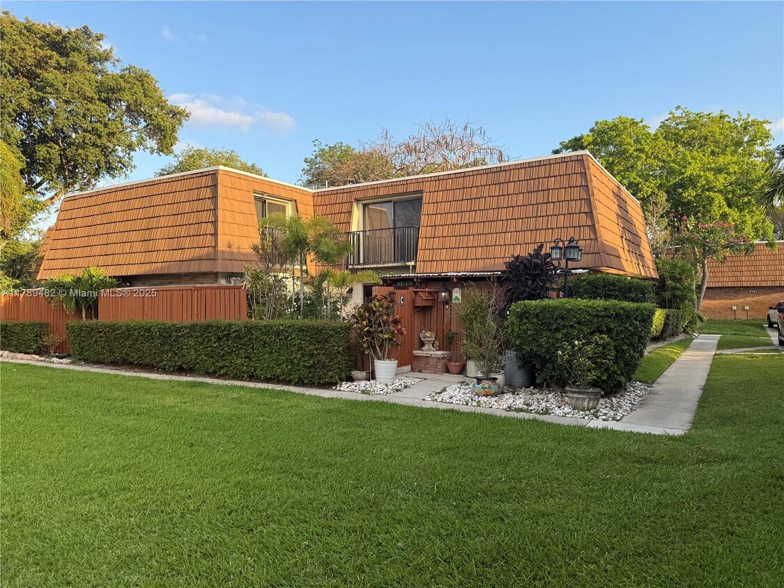 Primary Photo - 9101 SW 19th Pl