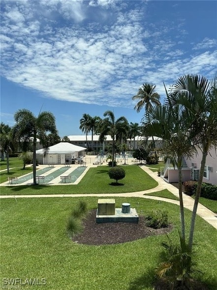 Foto del edificio - 190 N Collier Blvd