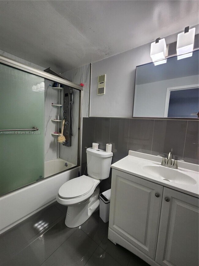 Foto del edificio - 1825 W 44th Pl