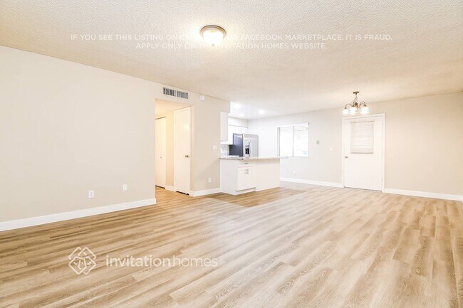 Foto del edificio - 10125 E Billings St