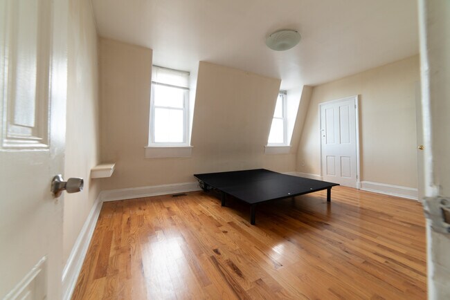 Dormitorio principal - 988 N 5th St