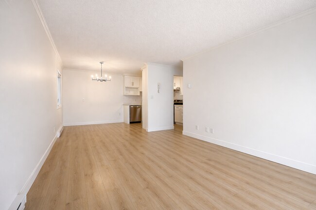 Building Photo - 3035 Clearbrook Rd