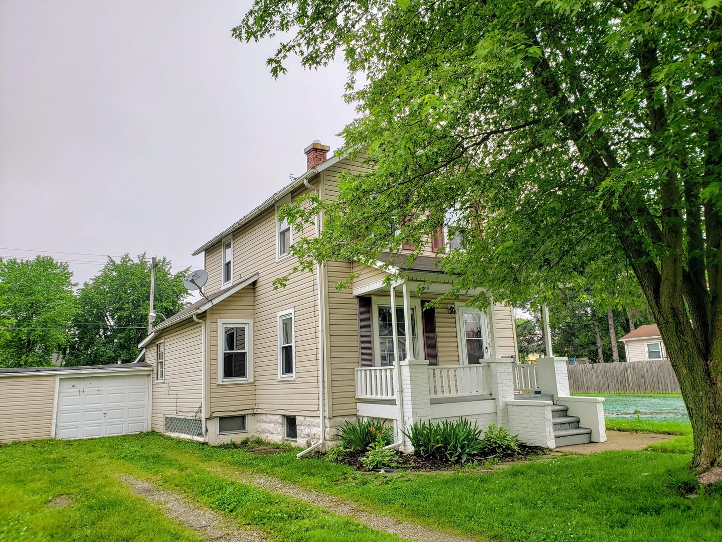 2319 E 29th St Lorain, OH 44055 – photo 2
