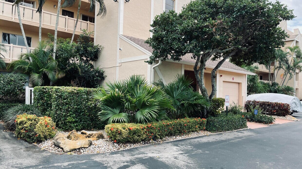 Primary Photo - 7006 Huntington Ln